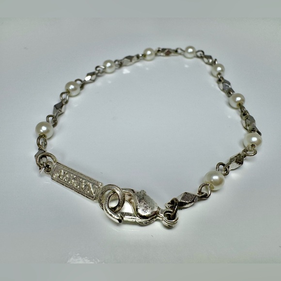 Vintage Signed Napier Silver-tone and Pearl Bracelet - Picture 5 of 8
